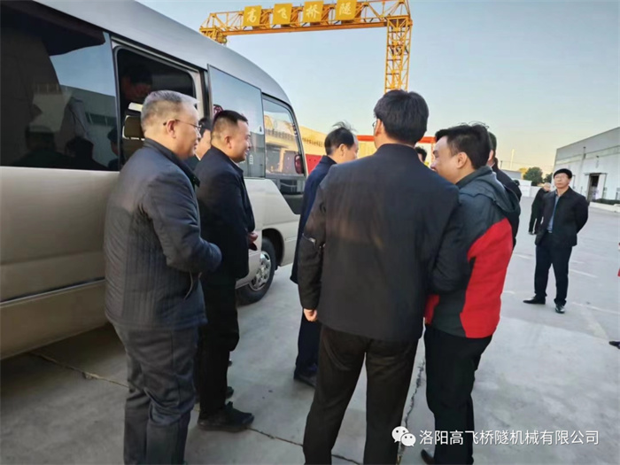 熱烈歡迎省政府參事、省工信廳原廳長李濤一行蒞臨高飛橋隧調(diào)研指導(dǎo)